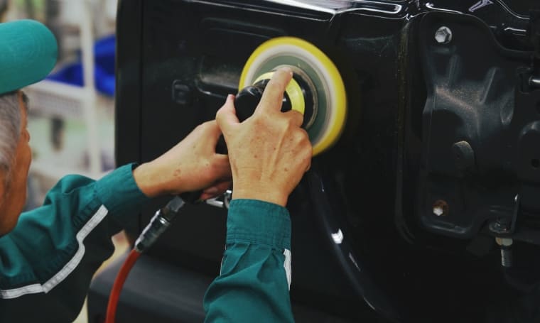 ボディをコーティングしている様子